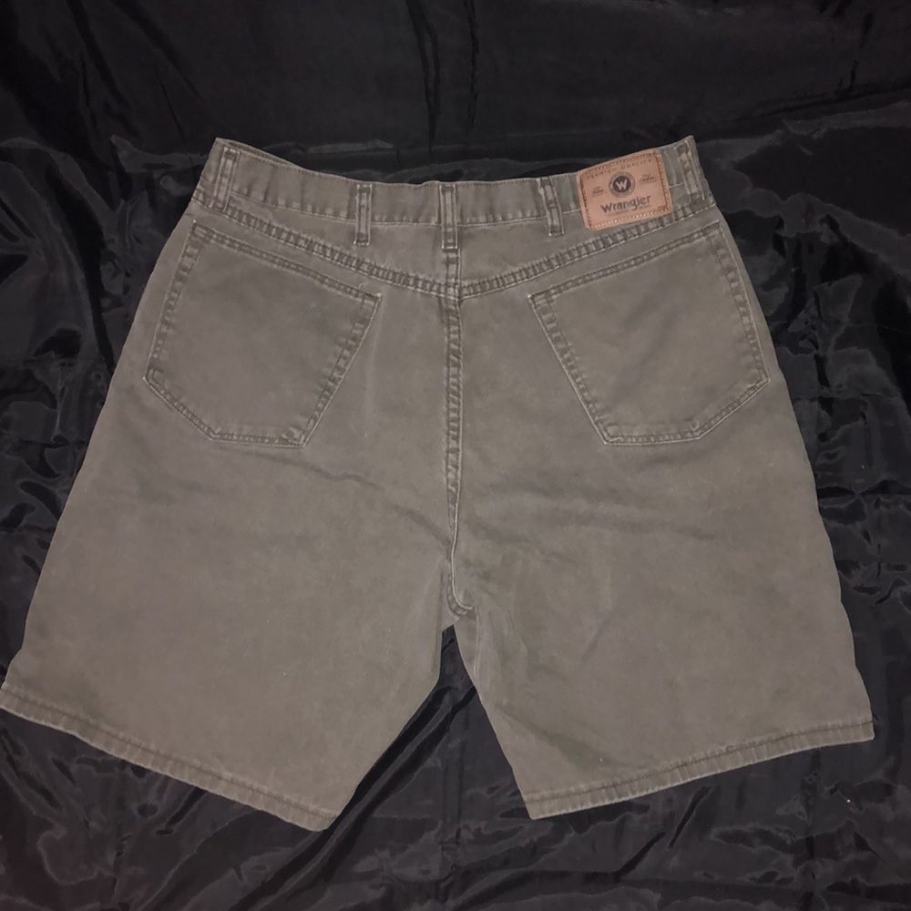 Wrangler Shorts - Picture 2 of 3